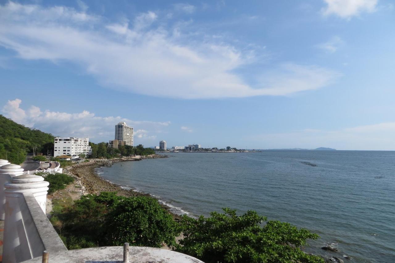 Sriracha Hotel And Spa Ban Huai Yai Phrom Buitenkant foto